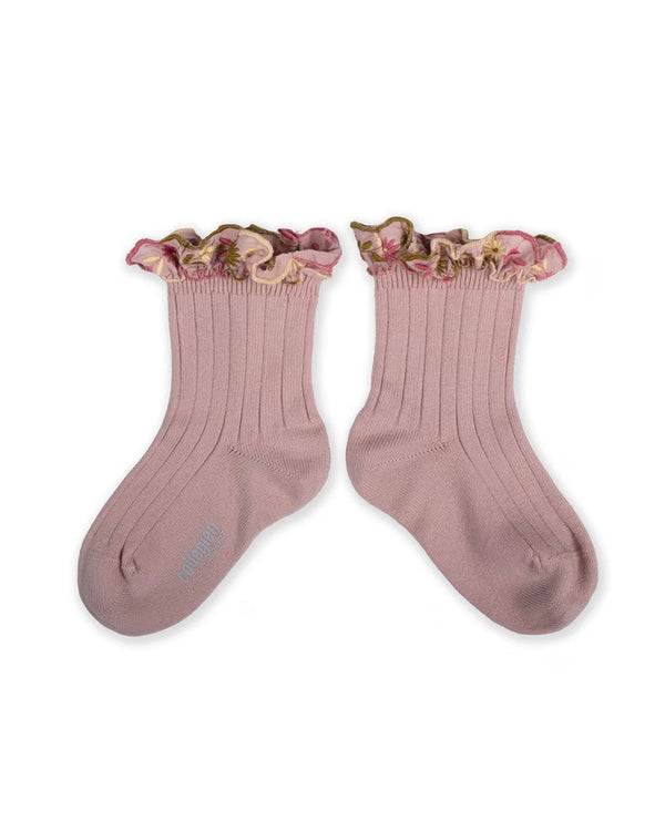 3467 Anémone - Embroidered Ruffle Ribbed Ankle Socks - 331 Vieux Rose