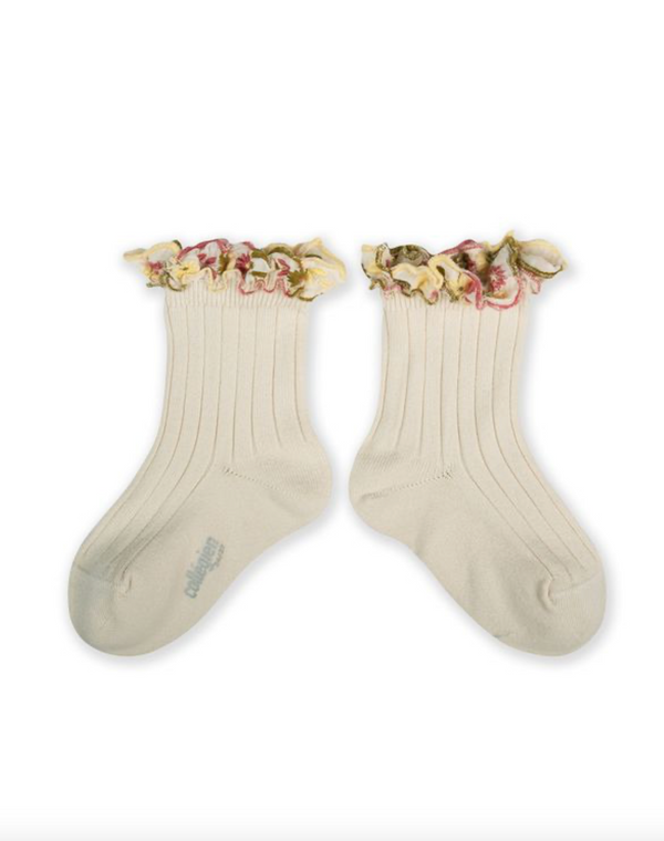 3467 Anémone - Embroidered Ruffle Ribbed Ankle Socks - 037 Doux Agneaux